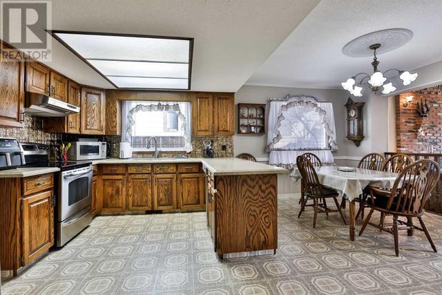 48 Tudor Crescent S, House detached with 4 bedrooms, 2 bathrooms and 4 parking in Lethbridge AB | Image 8