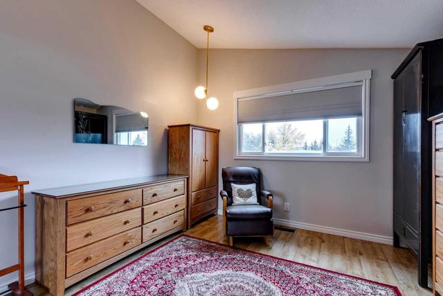 802 Canfield Way Sw, Home with 2 bedrooms, 2 bathrooms and 3 parking in Calgary AB | Image 12