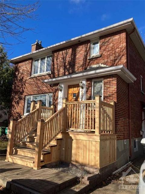 271 Mcarthur Avenue, House detached with 2 bedrooms, 2 bathrooms and 3 parking in Ottawa ON | Card Image