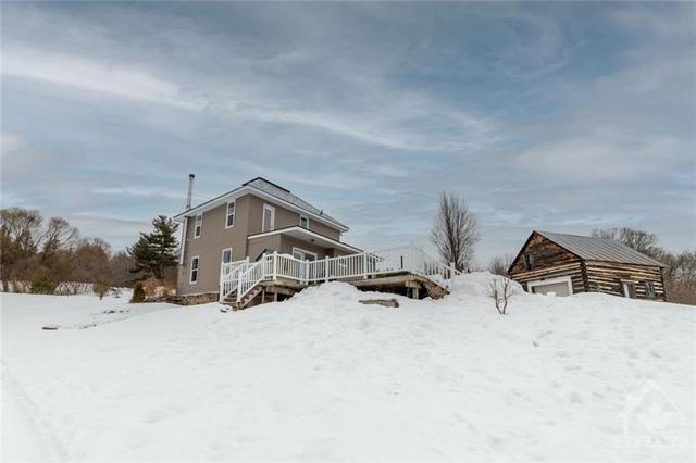 2427 Calabogie Road, House detached with 3 bedrooms, 2 bathrooms and 6 parking in Greater Madawaska ON | Image 2