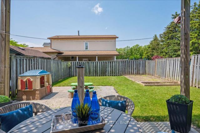 3 Spruce Crt, House detached with 3 bedrooms, 2 bathrooms and 3 parking in Hamilton ON | Image 23