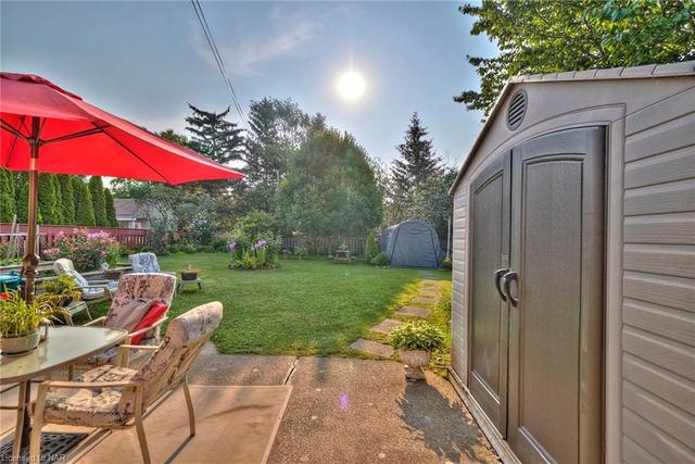 86 Central Avenue, House detached with 3 bedrooms, 1 bathrooms and 5 parking in Fort Erie ON | Image 2