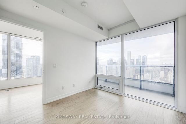 4206 - 85 Wood St, Condo with 2 bedrooms, 1 bathrooms and 0 parking in Toronto ON | Image 6
