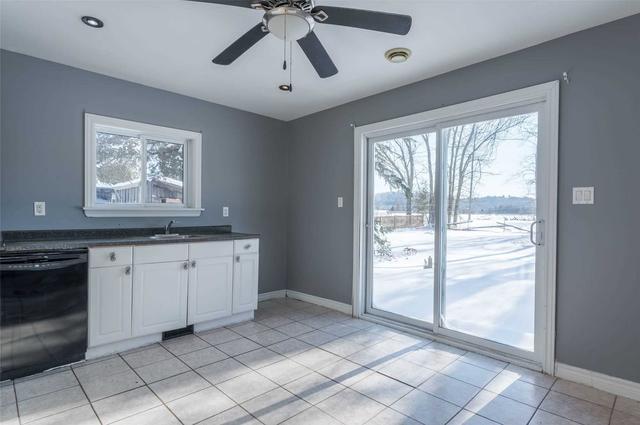 46 Mary St W, House detached with 2 bedrooms, 1 bathrooms and 4 parking in Kawartha Lakes ON | Image 6