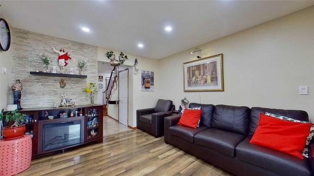 6 Clearview Crt, House detached with 3 bedrooms, 3 bathrooms and 3 parking in Brampton ON | Image 3