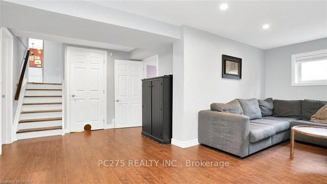74 Larkspur Cres, House detached with 4 bedrooms, 2 bathrooms and 7 parking in London ON | Image 22