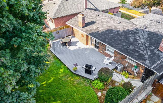 19 Landfair Cres, House detached with 3 bedrooms, 3 bathrooms and 4 parking in Toronto ON | Image 29