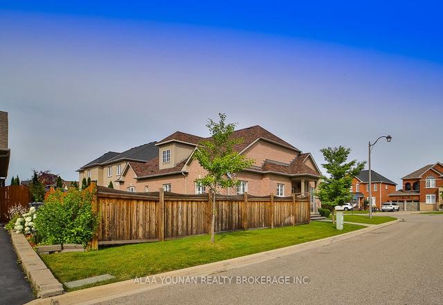 14 Leparc Rd, House detached with 3 bedrooms, 3 bathrooms and 6 parking in Brampton ON | Image 25