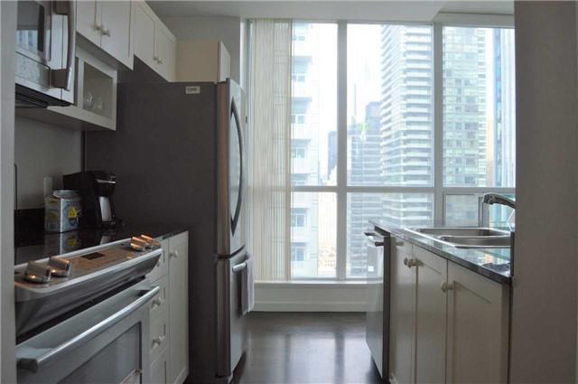 3202 - 8 York St, Condo with 2 bedrooms, 2 bathrooms and 1 parking in Toronto ON | Image 8