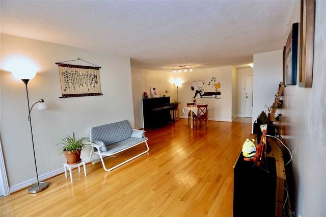 1504 - 2365 Kennedy Rd, Condo with 3 bedrooms, 2 bathrooms and 1 parking in Toronto ON | Image 11