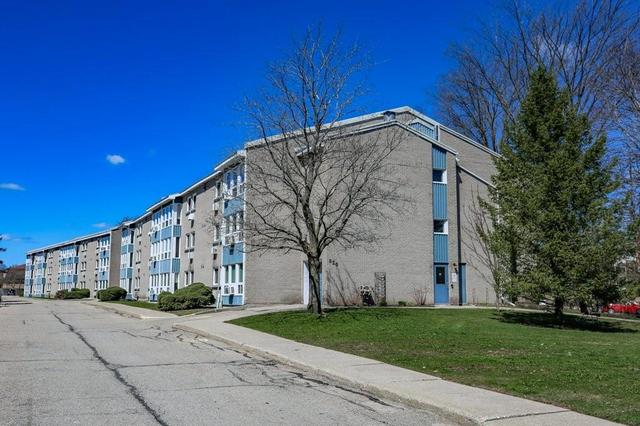 210 - 820 Laurier Boulevard, Condo with 2 bedrooms, 1 bathrooms and 1 parking in Brockville ON | Image 3