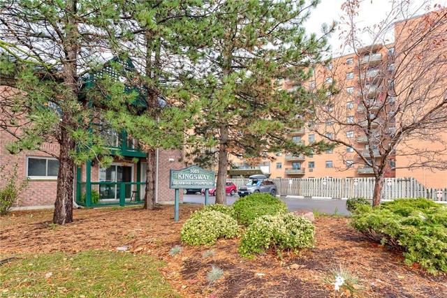 33 - 3085 Kingsway Drive, House attached with 2 bedrooms, 1 bathrooms and 1 parking in Kitchener ON | Image 3