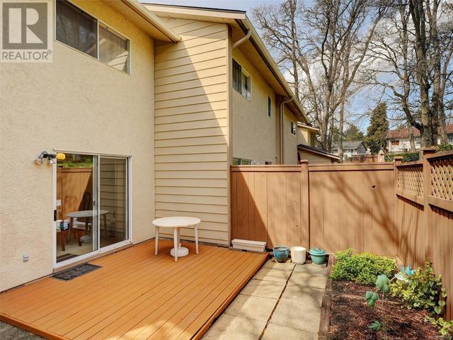 20 - 3981 Nelthorpe St, House attached with 3 bedrooms, 2 bathrooms and 2 parking in Saanich BC | Image 23