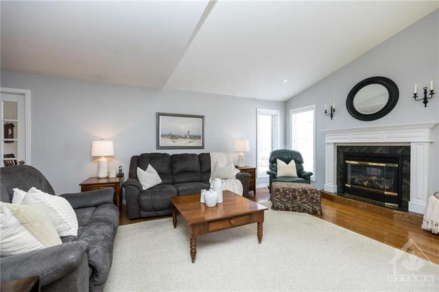502 Quart Court, House detached with 3 bedrooms, 3 bathrooms and 6 parking in North Dundas ON | Image 13