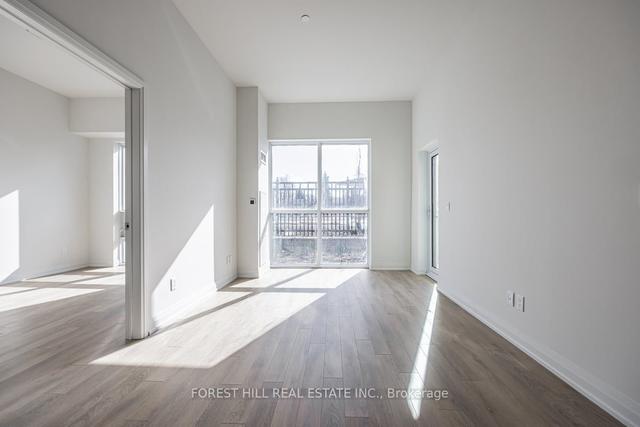 105 - 10 Meadowglen Pl, Condo with 3 bedrooms, 2 bathrooms and 1 parking in Toronto ON | Image 2