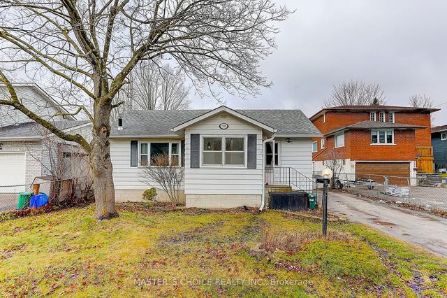 708 Lake Dr S, House detached with 2 bedrooms, 1 bathrooms and 3 parking in Georgina ON | Image 1