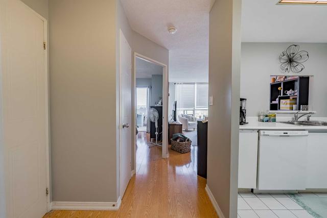 1003 - 711 Rossland Rd E, Condo with 1 bedrooms, 1 bathrooms and 1 parking in Whitby ON | Image 3