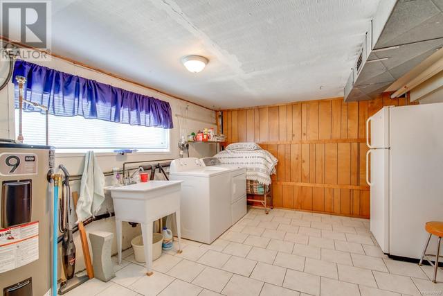 laundry room on lower level | Image 42