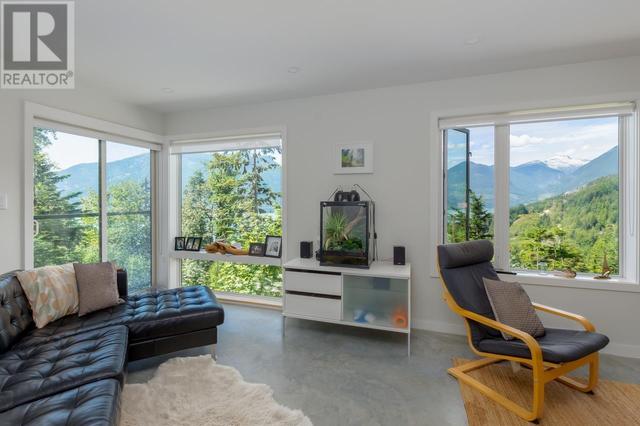 1135 Copper Drive, House detached with 3 bedrooms, 3 bathrooms and 6 parking in Squamish Lillooet D BC | Image 27