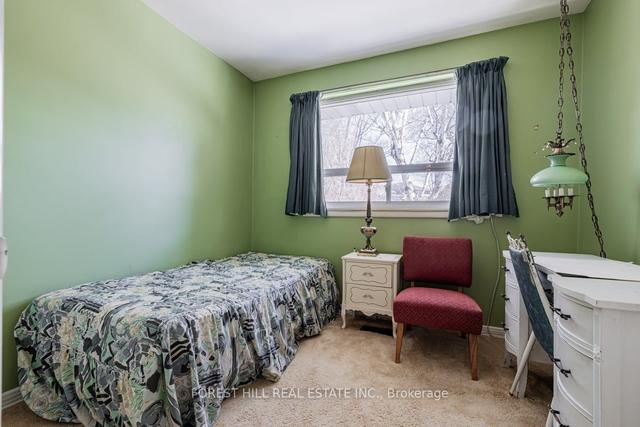 31 Cobden St, House detached with 3 bedrooms, 2 bathrooms and 4 parking in Toronto ON | Image 3