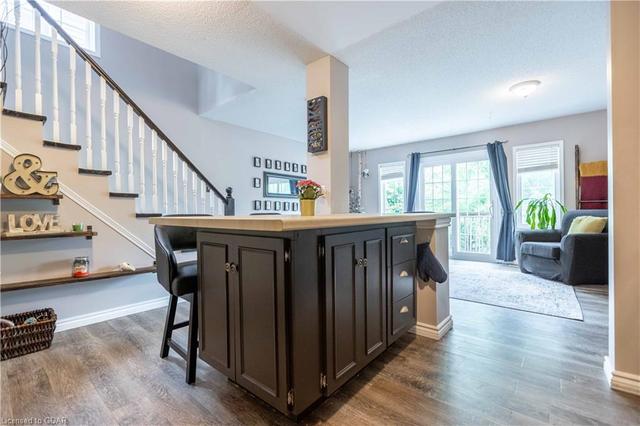 11 - 124 Gosling Gardens, House attached with 3 bedrooms, 2 bathrooms and 2 parking in Guelph ON | Image 10