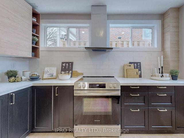 291 Harvie Ave, House semidetached with 2 bedrooms, 2 bathrooms and 2 parking in Toronto ON | Image 22