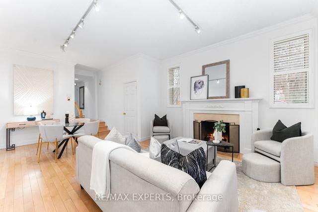 1 - 52 St Nicholas St, Townhouse with 1 bedrooms, 2 bathrooms and 2 parking in Toronto ON | Image 8