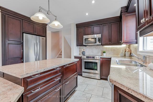 56 Geraldton Cres, House detached with 4 bedrooms, 3 bathrooms and 4 parking in Toronto ON | Image 4