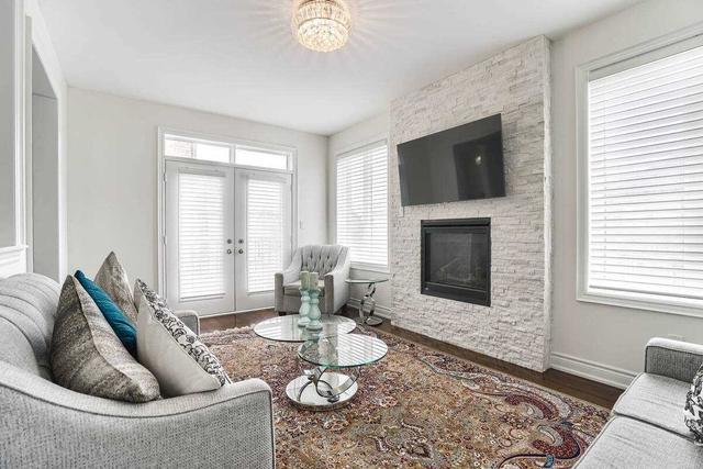138 Beaconsfield Dr, House detached with 4 bedrooms, 5 bathrooms and 6 parking in Vaughan ON | Image 2
