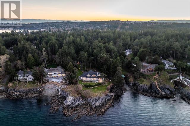 2600 Queenswood Dr, House detached with 5 bedrooms, 7 bathrooms and 10 parking in Saanich BC | Image 90
