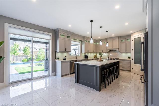 1656 Brayford Avenue, House detached with 5 bedrooms, 3 bathrooms and 6 parking in London ON | Image 3