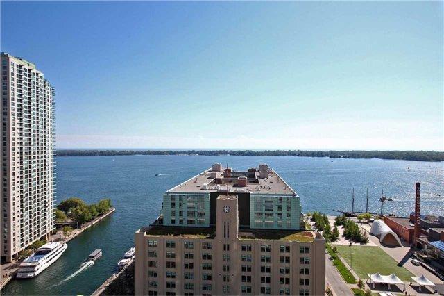 2202 - 208 Queens Quay W, Condo with 2 bedrooms, 2 bathrooms and 1 parking in Toronto ON | Image 2
