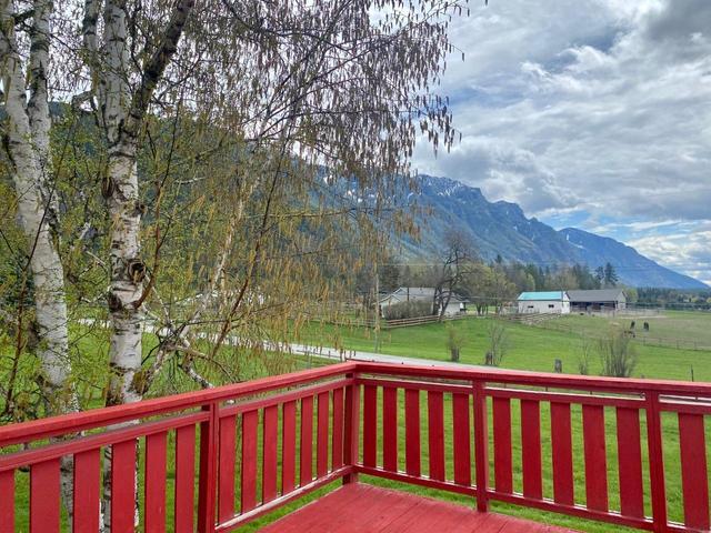 4512 48th Street, House detached with 2 bedrooms, 1 bathrooms and 6 parking in Central Kootenay B BC | Image 25