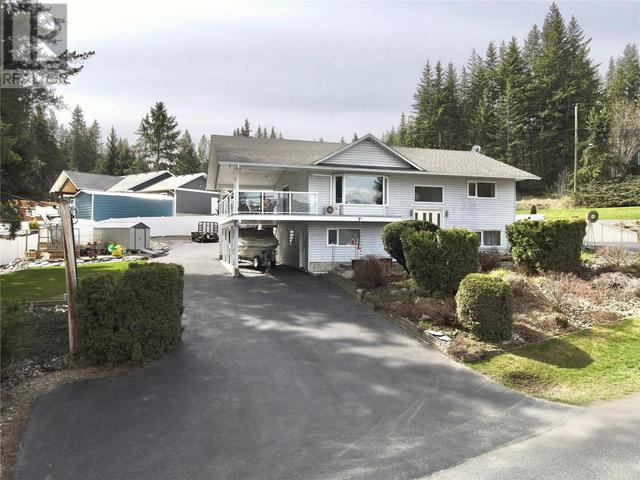 2454 Leisure Road, House detached with 4 bedrooms, 2 bathrooms and 2 parking in Columbia Shuswap C BC | Image 2