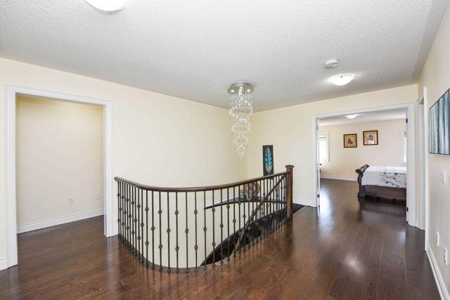 23 Ladbrook Cres, House detached with 5 bedrooms, 4 bathrooms and 6 parking in Brampton ON | Image 15
