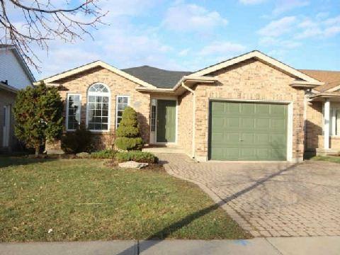 8239 Harvest Cres, House detached with 3 bedrooms, 2 bathrooms and 2 parking in Niagara Falls ON | Image 1