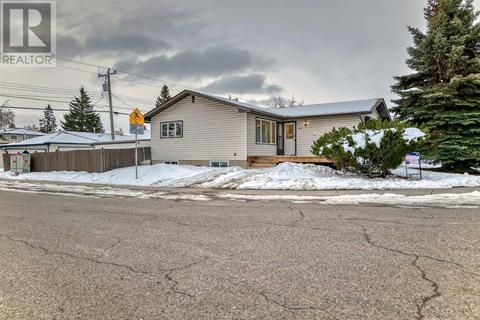 504 Penworth Drive Se, House detached with 7 bedrooms, 3 bathrooms and 3 parking in Calgary AB | Card Image
