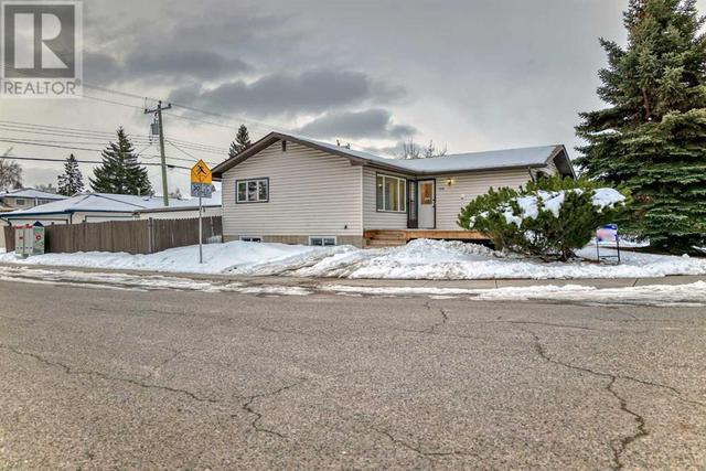 504 Penworth Drive Se, House detached with 7 bedrooms, 3 bathrooms and 3 parking in Calgary AB | Image 1