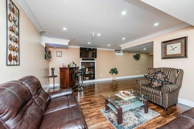 15 Versailles Cres, House semidetached with 3 bedrooms, 4 bathrooms and 3 parking in Brampton ON | Image 19