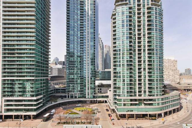 1011 - 10 Queens Quay W, Condo with 2 bedrooms, 2 bathrooms and 1 parking in Toronto ON | Image 18