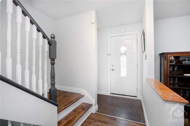 785 Borthwick Avenue, Townhouse with 3 bedrooms, 2 bathrooms and 1 parking in Ottawa ON | Image 4