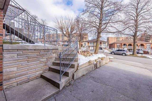 4 Grenadine Crt, House semidetached with 4 bedrooms, 3 bathrooms and 3 parking in Toronto ON | Image 23