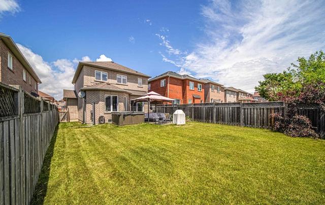 60 Lurosa Cres, House detached with 3 bedrooms, 3 bathrooms and 5 parking in Whitby ON | Image 14