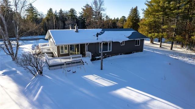 32386 41 Highway, House detached with 3 bedrooms, 2 bathrooms and 6 parking in Bonnechere Valley ON | Image 9