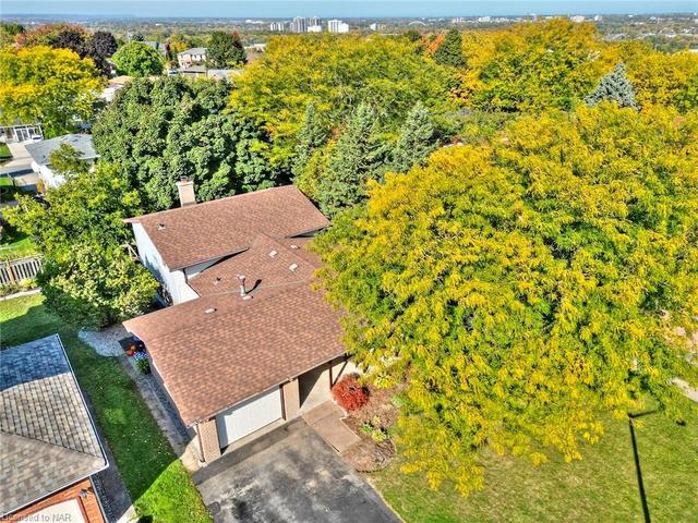 18 Valencia Drive, House detached with 4 bedrooms, 2 bathrooms and 5 parking in St. Catharines ON | Image 12