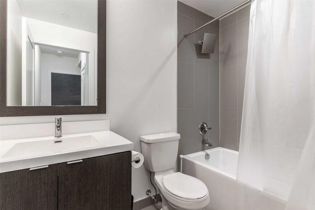 4206 - 7 Mabelle Ave, Condo with 1 bedrooms, 1 bathrooms and 1 parking in Toronto ON | Image 4