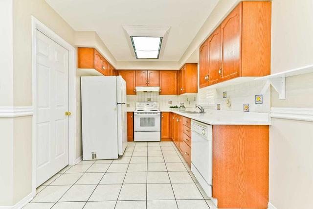14 Torada Crt, House detached with 3 bedrooms, 3 bathrooms and 4 parking in Brampton ON | Image 5