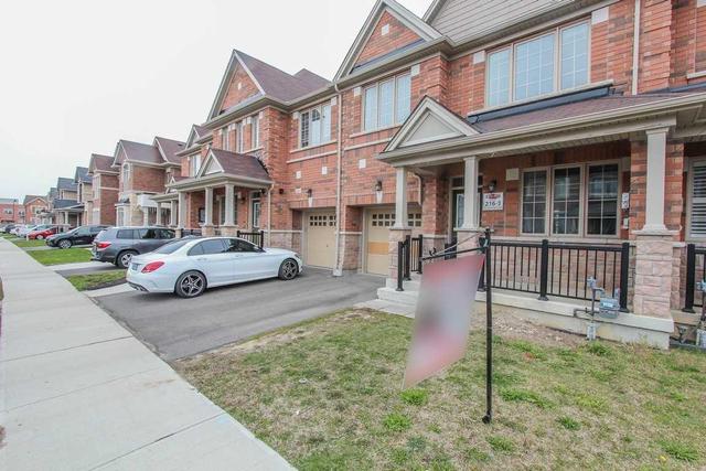80 Ledger Point Cres, House attached with 4 bedrooms, 3 bathrooms and 2 parking in Brampton ON | Image 2
