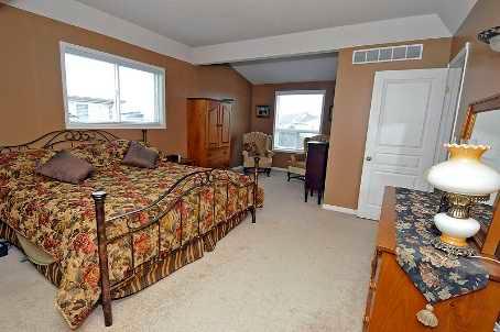 81 Pheasant Run Dr, House detached with 3 bedrooms, 3 bathrooms and 2 parking in Guelph ON | Image 6