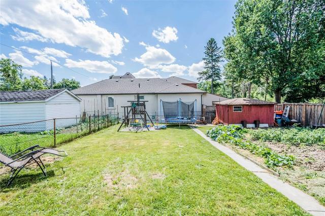 44 Amesbury Dr, House detached with 3 bedrooms, 2 bathrooms and 5 parking in Toronto ON | Image 22